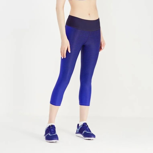 GapFit GFast Cross Train Gradient Stripe Capris XS - Picture 2 of 3